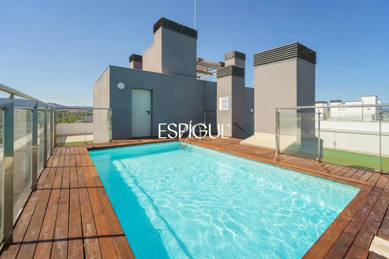 Semi-new seafront apartment in Mataró