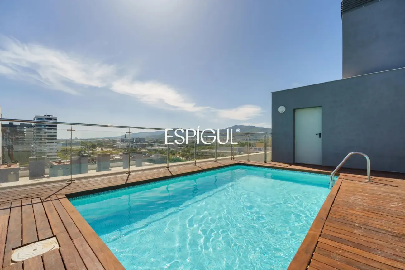 Semi-new seafront apartment in Mataró