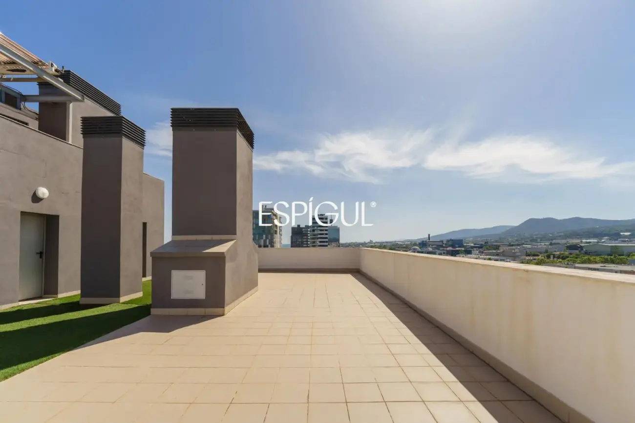 Semi-new seafront apartment in Mataró