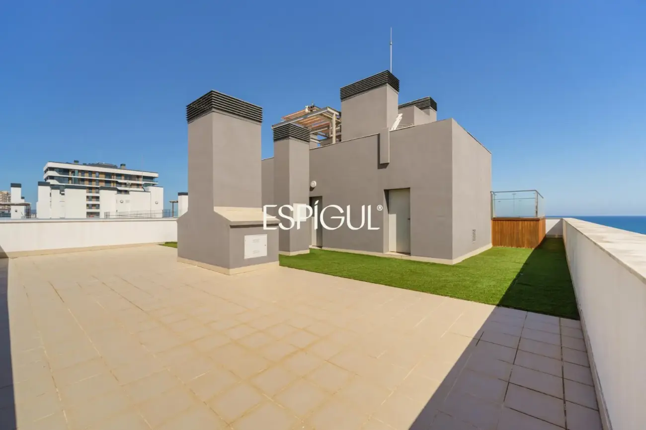 Semi-new seafront apartment in Mataró