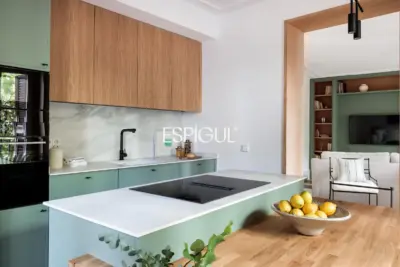 Piso en venta exterior con 6 balcones a la calle en Palacio