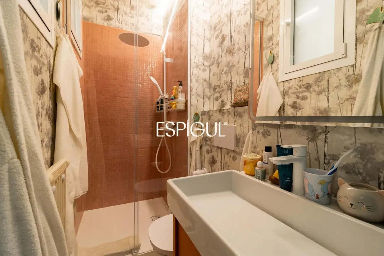 Piso exterior reformado en venta en Palacio, Centro