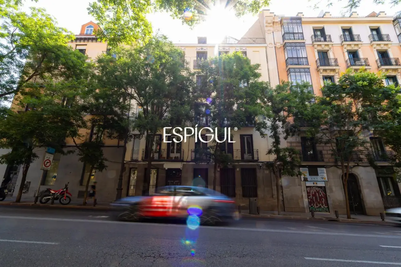 Piso exterior reformado en venta en Palacio, Centro