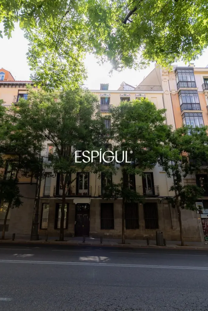 Piso exterior reformado en venta en Palacio, Centro