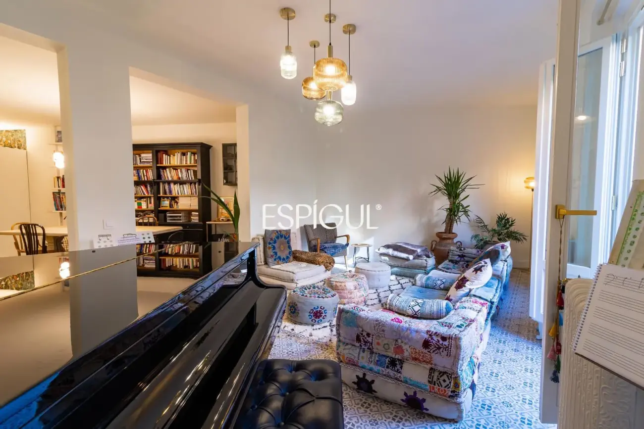 Piso exterior reformado en venta en Palacio, Centro