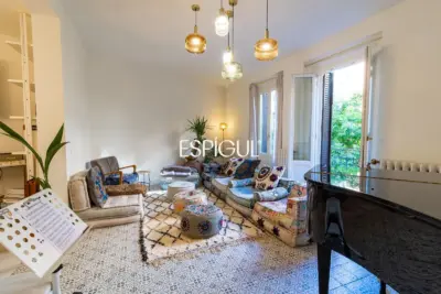 Piso exterior reformado en venta en Palacio, Centro