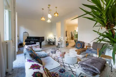 Piso exterior reformado en venta en Palacio, Centro
