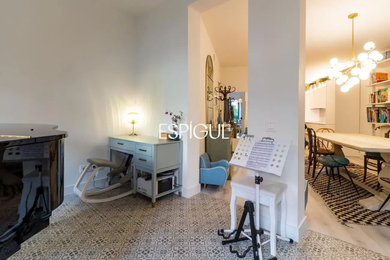 Piso exterior reformado en venta en Palacio, Centro