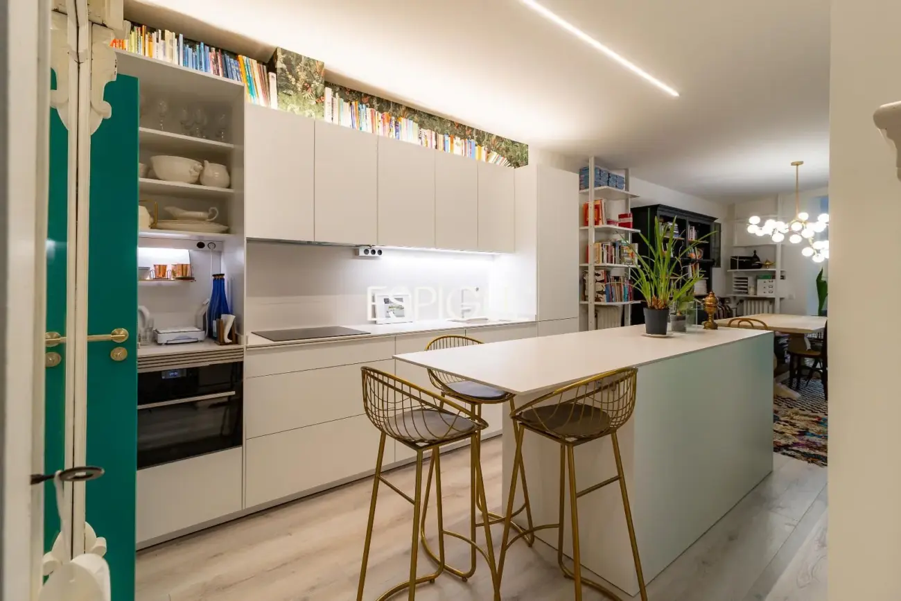 Piso exterior reformado en venta en Palacio, Centro