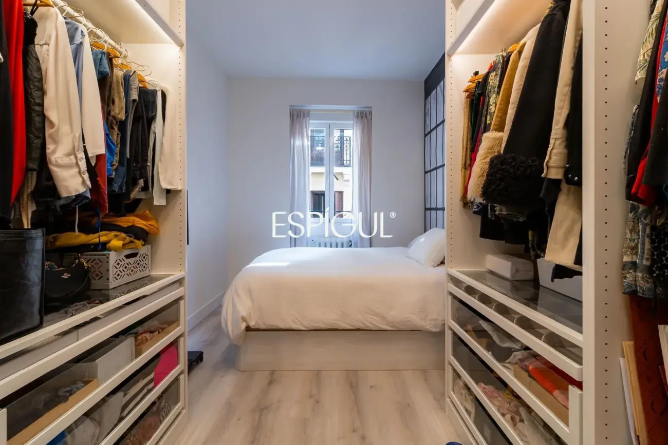 Piso exterior reformado en venta en Palacio, Centro