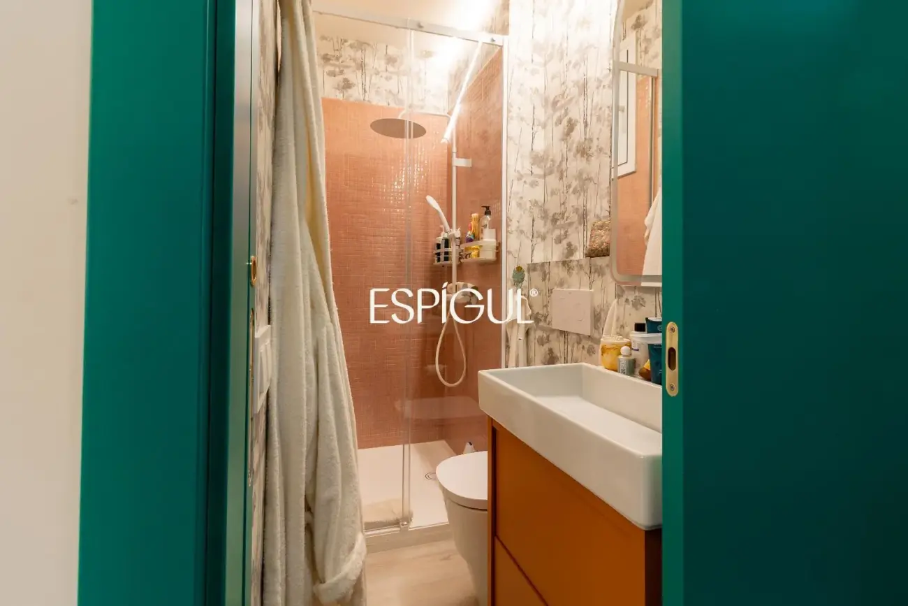 Piso exterior reformado en venta en Palacio, Centro