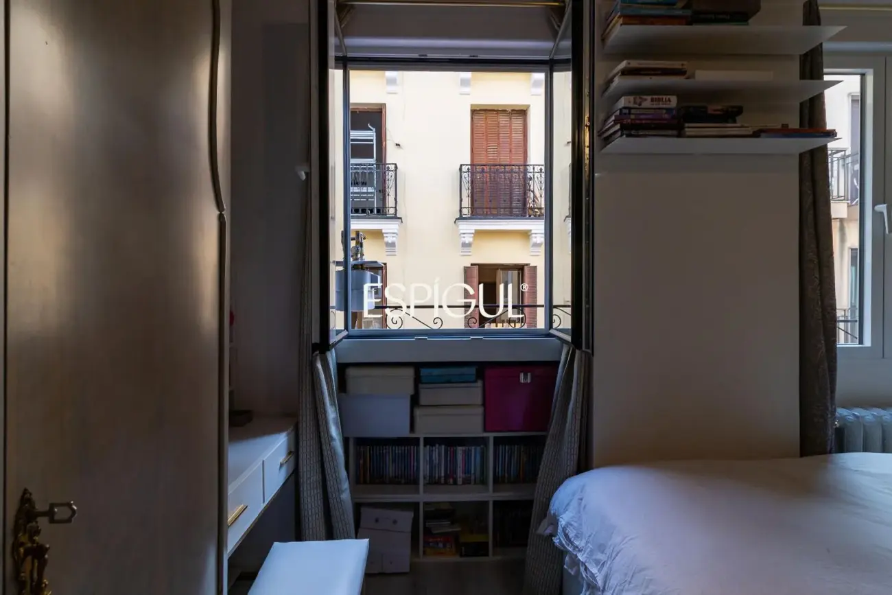 Piso exterior reformado en venta en Palacio, Centro