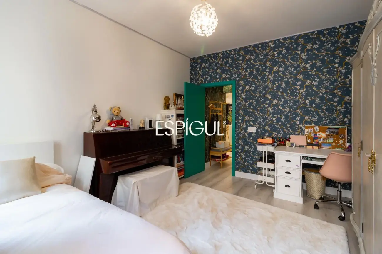Piso exterior reformado en venta en Palacio, Centro
