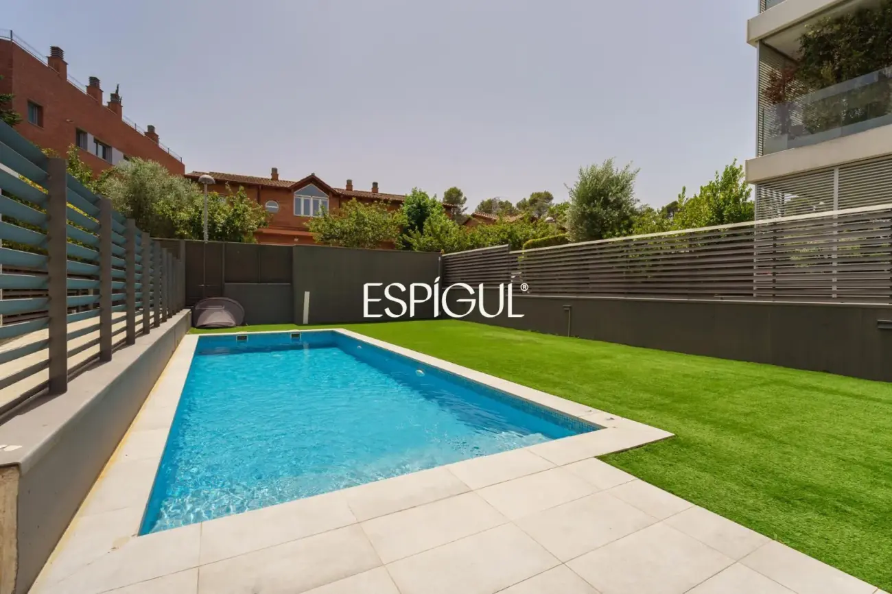Piso premium en venta con terraza y piscina junto al Golf de Sant Cugat