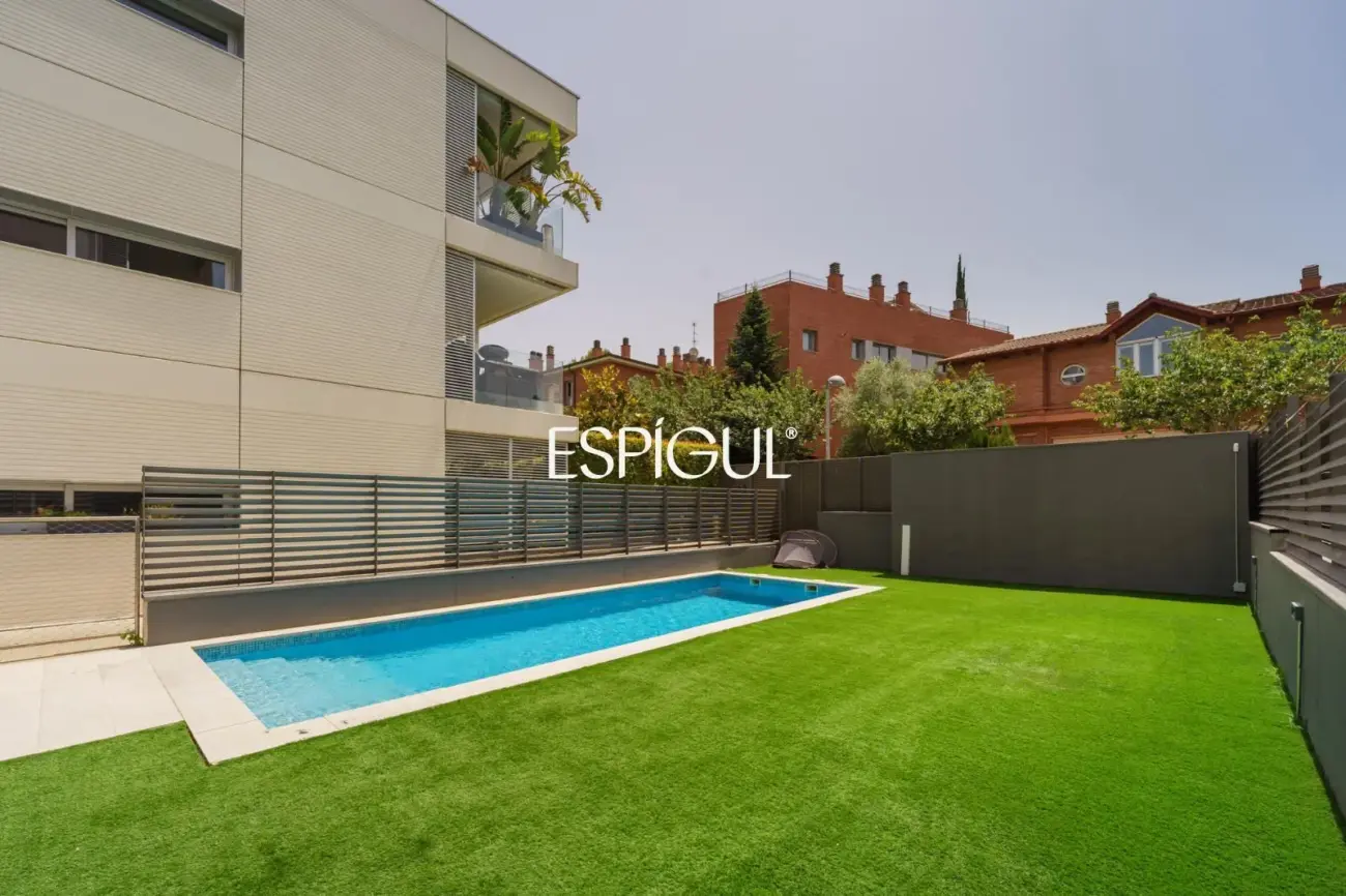 Piso premium en venta con terraza y piscina junto al Golf de Sant Cugat