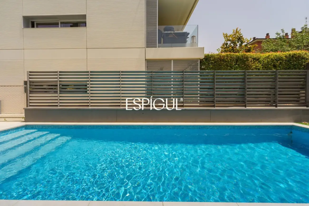 Piso premium en venta con terraza y piscina junto al Golf de Sant Cugat