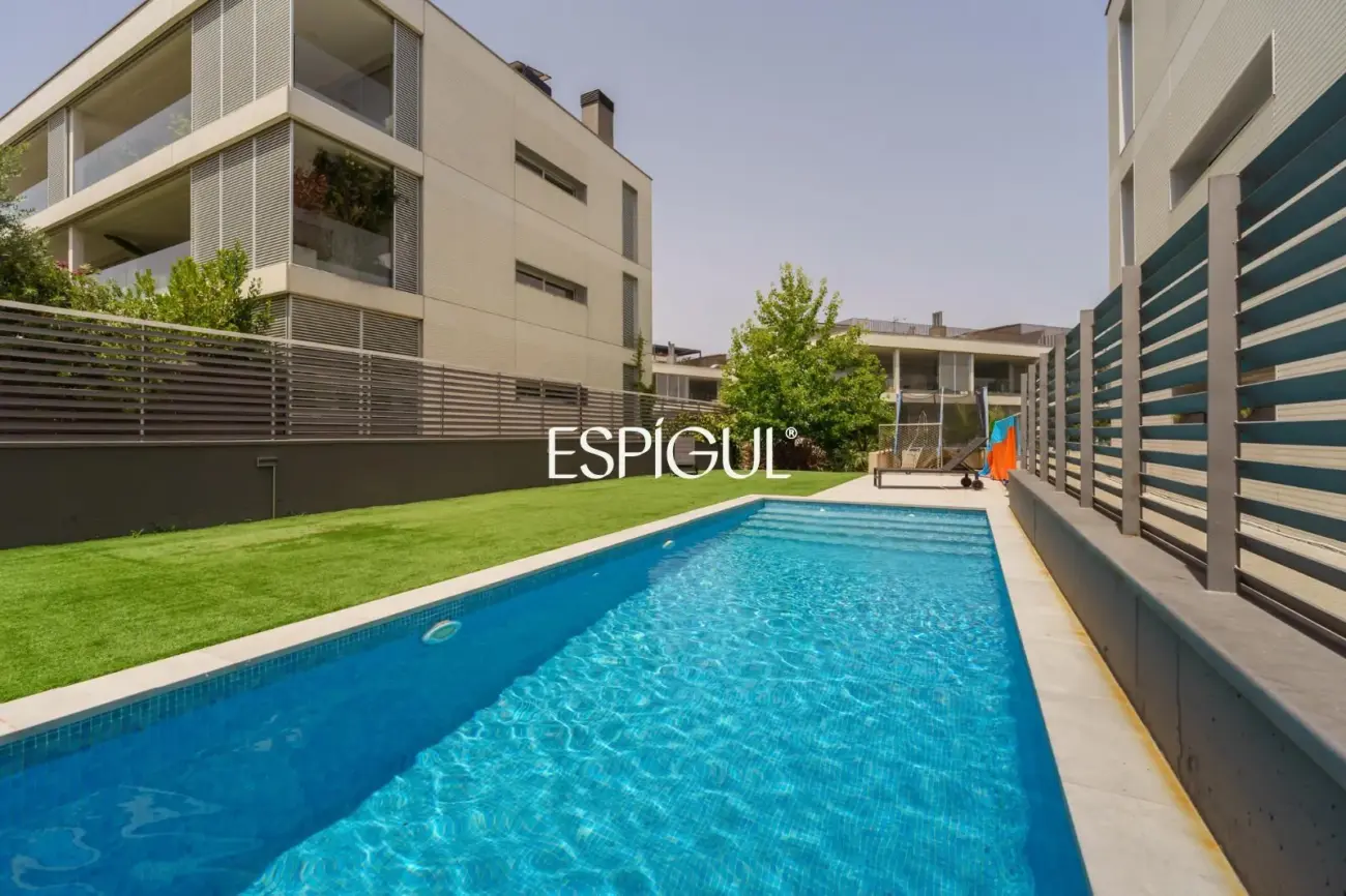 Piso premium en venta con terraza y piscina junto al Golf de Sant Cugat