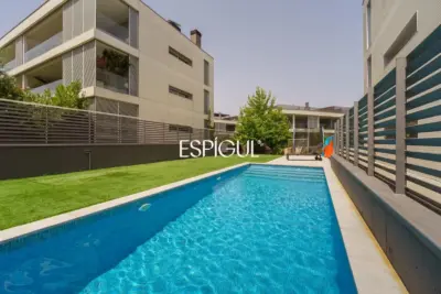 Piso premium en venta con terraza y piscina junto al Golf de Sant Cugat