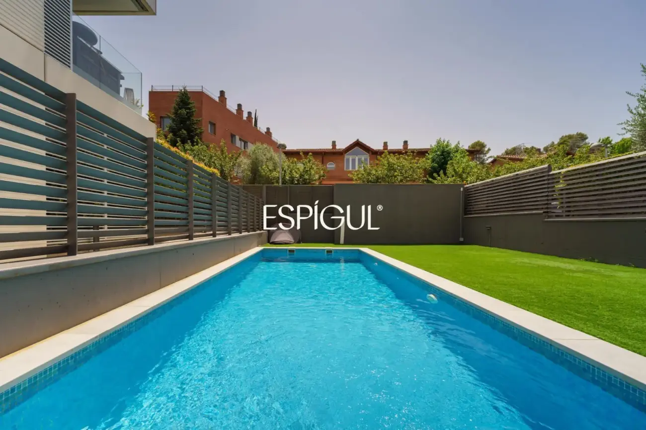 Piso premium en venta con terraza y piscina junto al Golf de Sant Cugat
