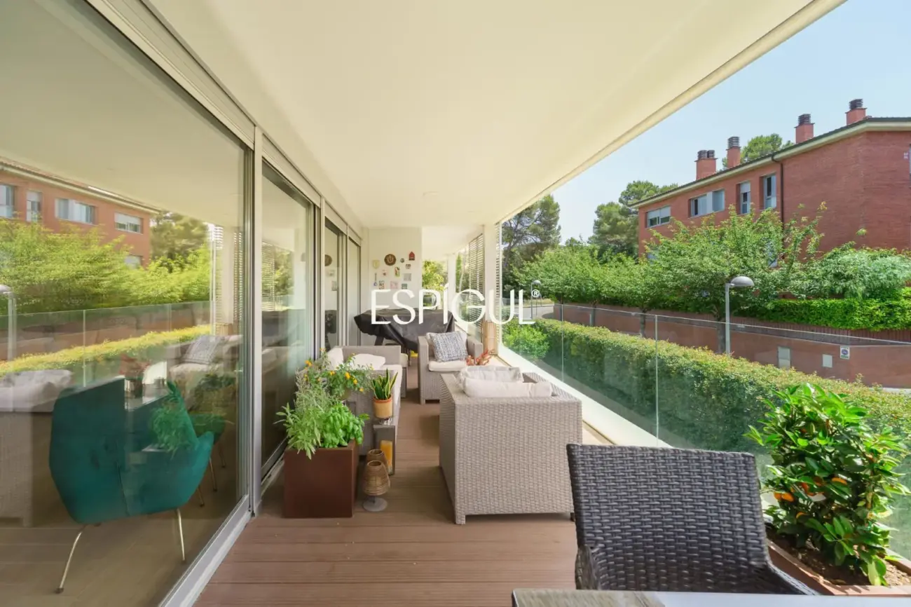 Piso premium en venta con terraza y piscina junto al Golf de Sant Cugat