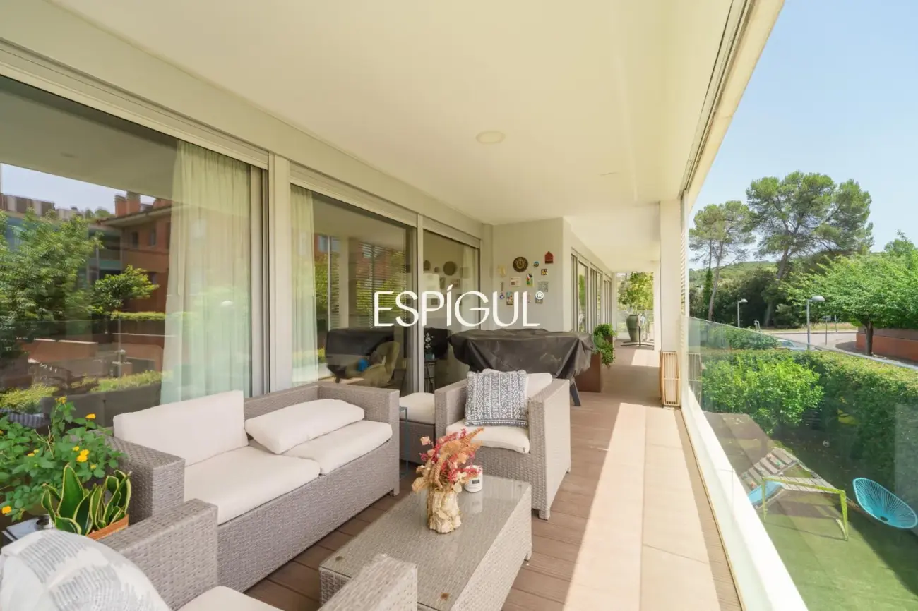 Piso premium en venta con terraza y piscina junto al Golf de Sant Cugat