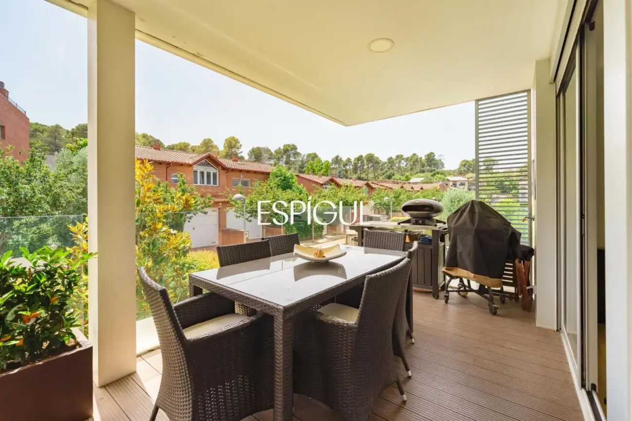 Piso premium en venta con terraza y piscina junto al Golf de Sant Cugat