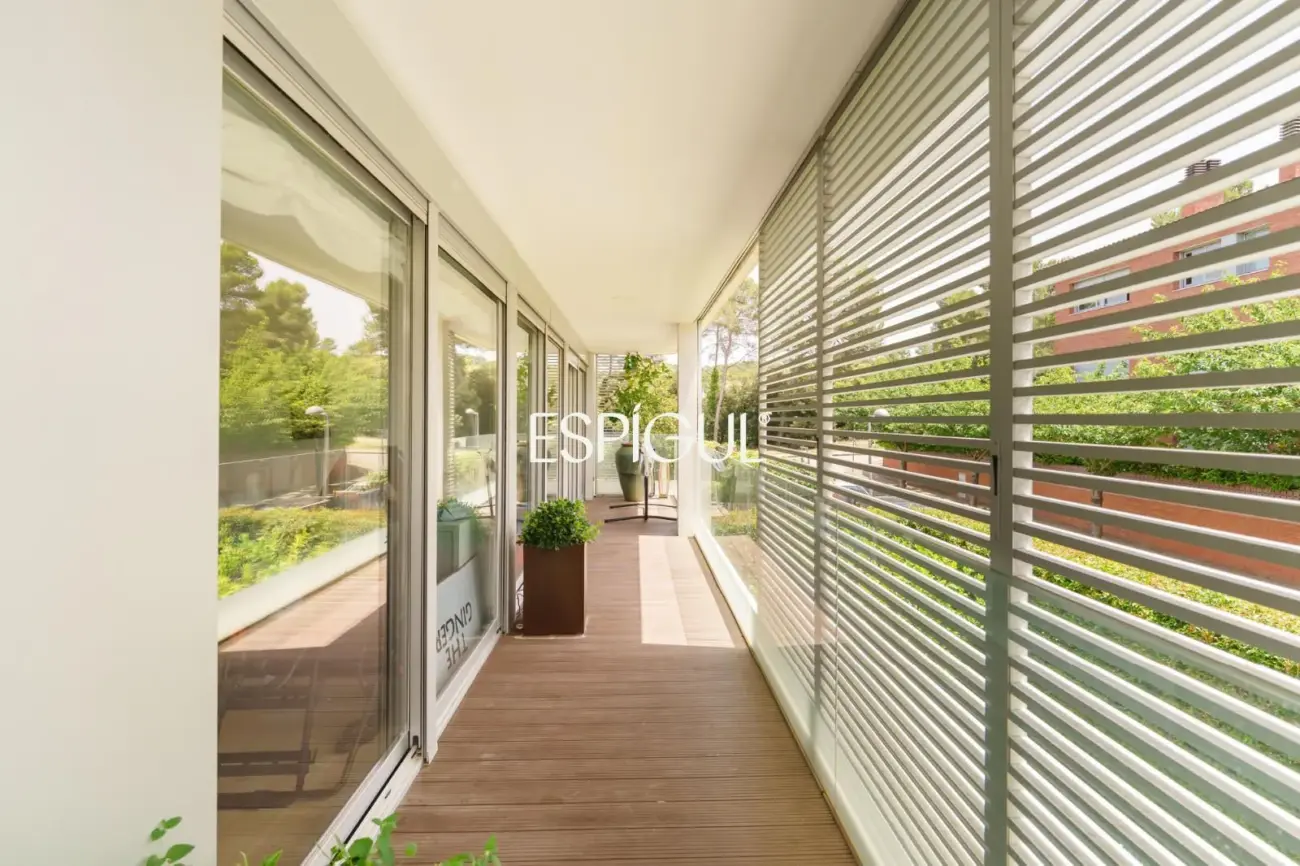 Piso premium en venta con terraza y piscina junto al Golf de Sant Cugat