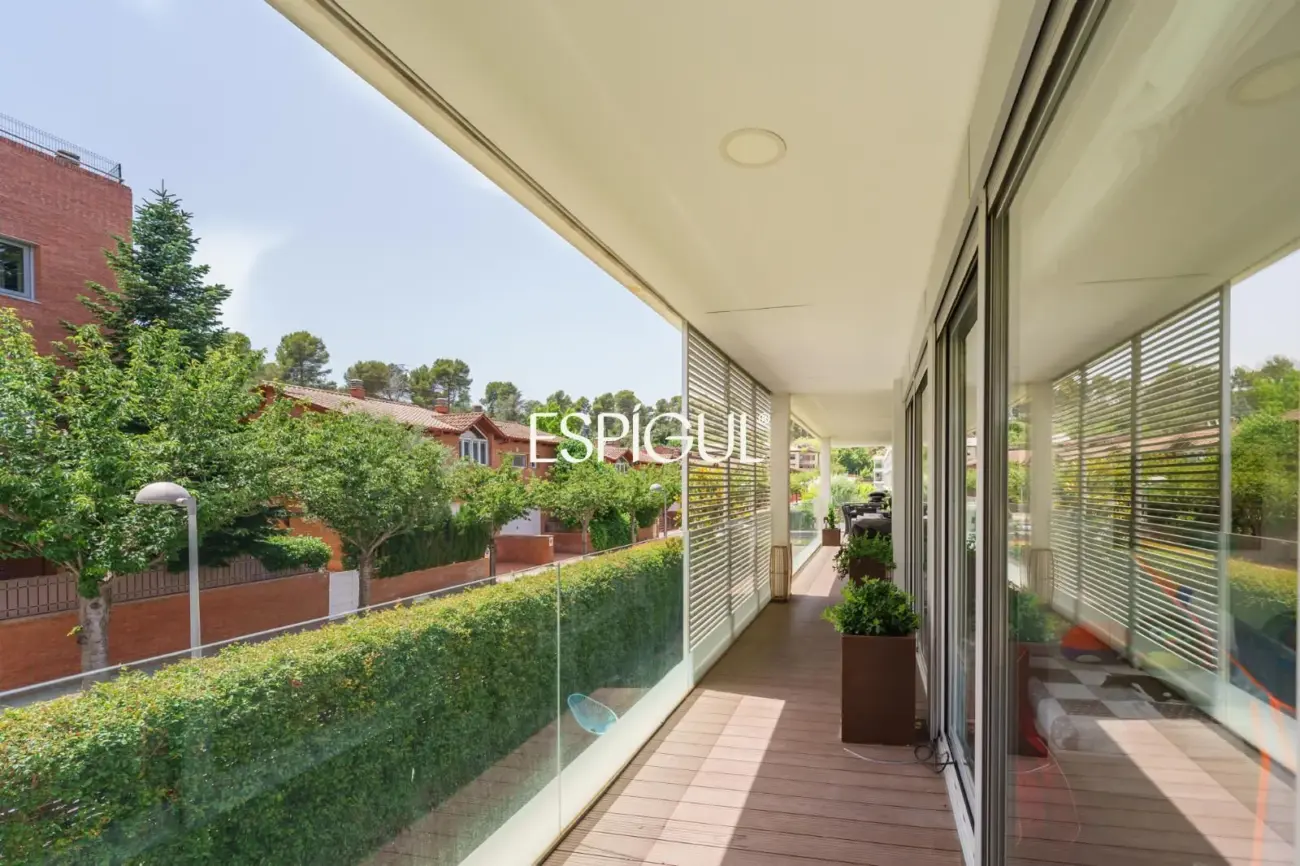 Piso premium en venta con terraza y piscina junto al Golf de Sant Cugat