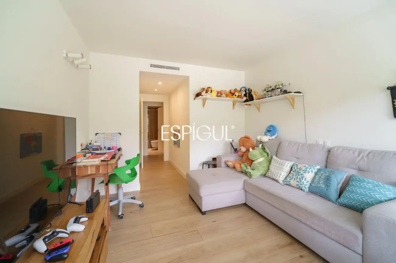 Piso premium en venta con terraza y piscina junto al Golf de Sant Cugat