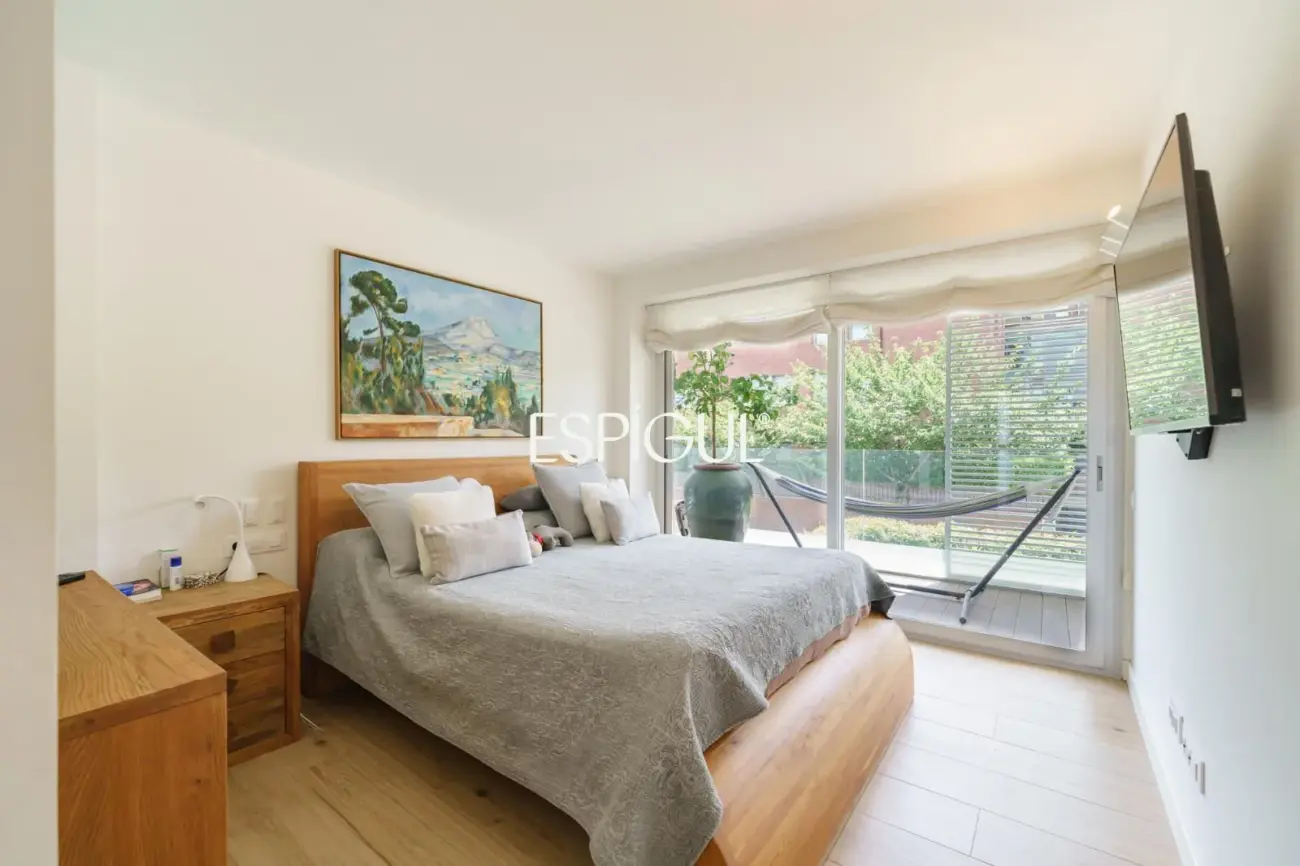 Piso premium en venta con terraza y piscina junto al Golf de Sant Cugat