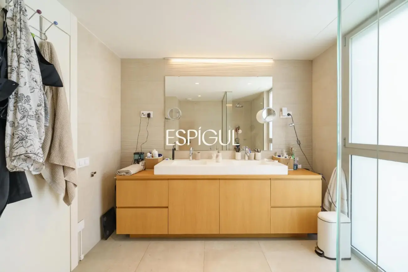 Piso premium en venta con terraza y piscina junto al Golf de Sant Cugat