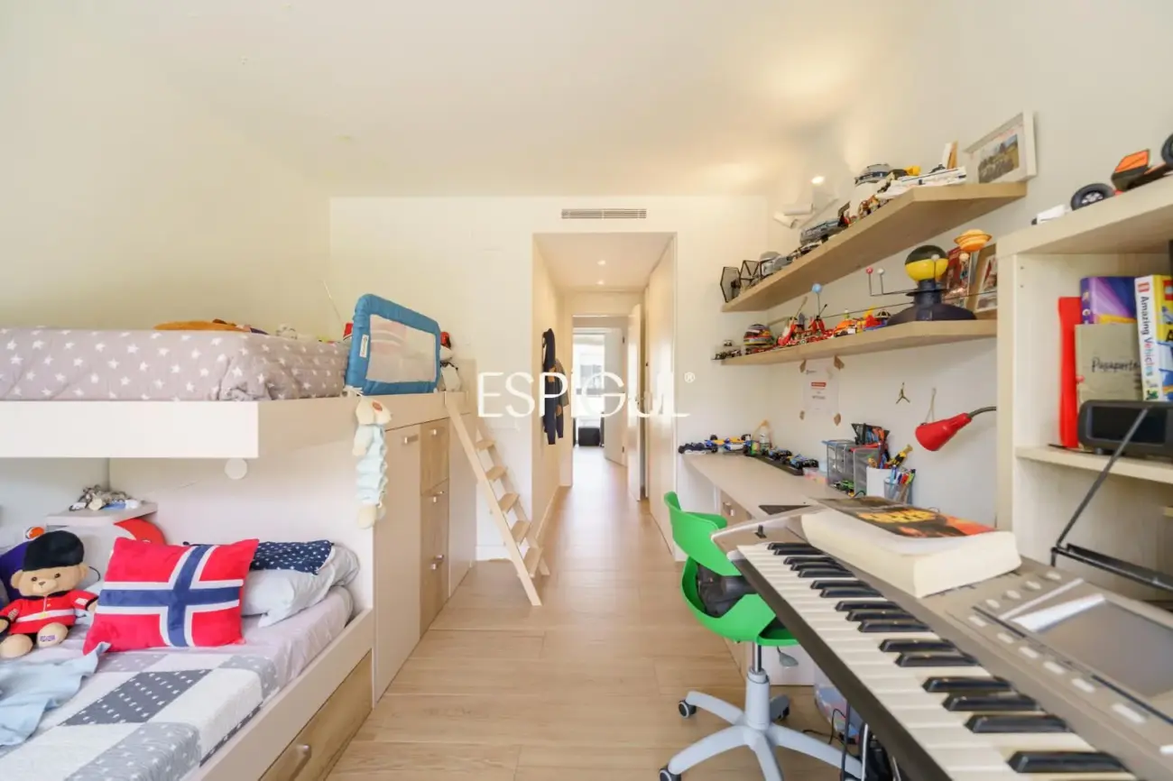 Piso premium en venta con terraza y piscina junto al Golf de Sant Cugat