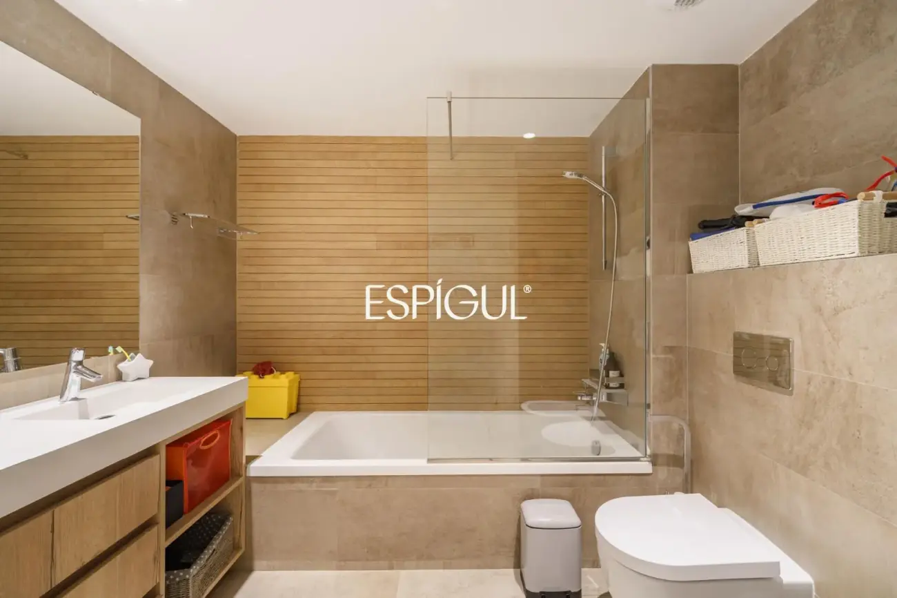 Piso premium en venta con terraza y piscina junto al Golf de Sant Cugat