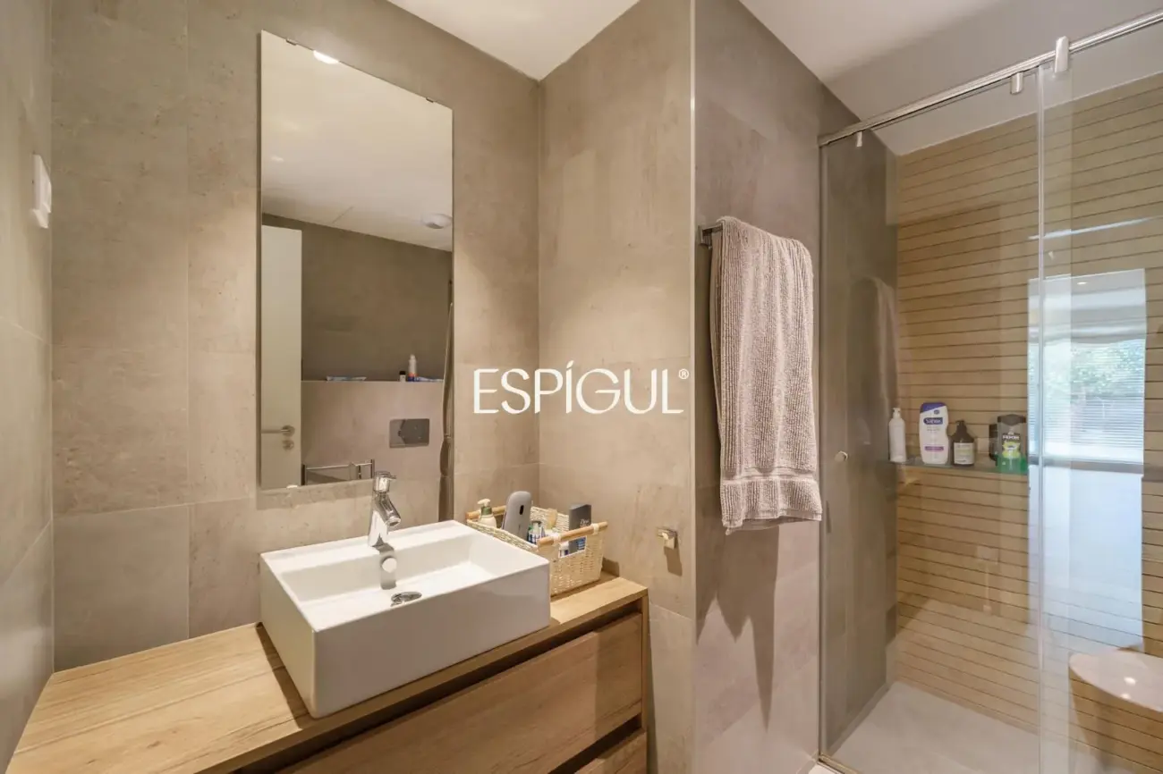 Piso premium en venta con terraza y piscina junto al Golf de Sant Cugat