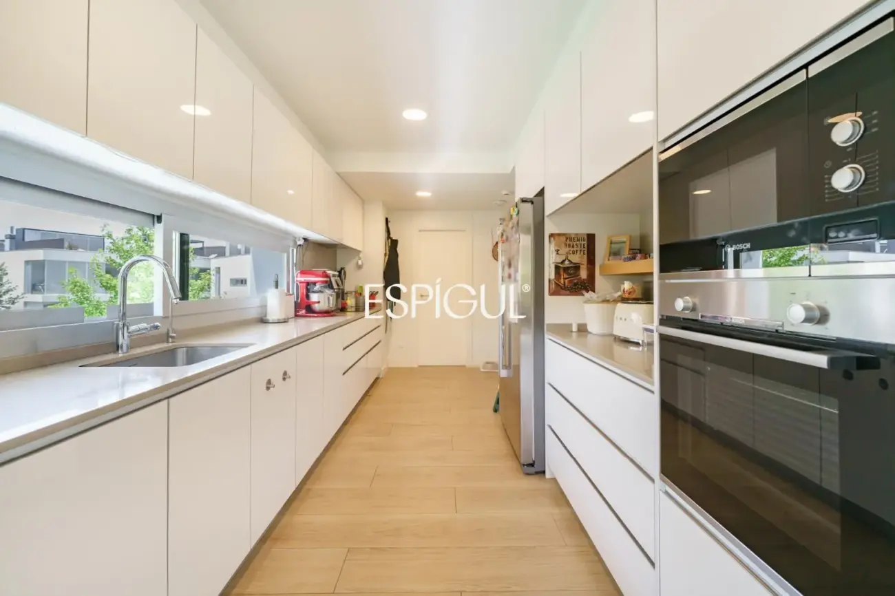 Piso premium en venta con terraza y piscina junto al Golf de Sant Cugat