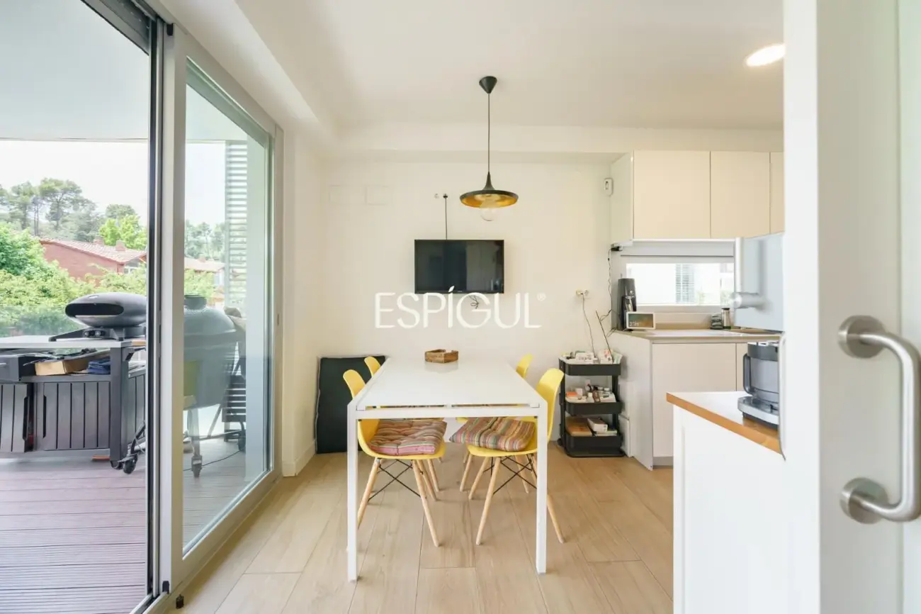 Piso premium en venta con terraza y piscina junto al Golf de Sant Cugat