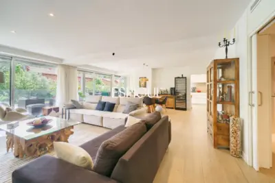 Piso premium en venta con terraza y piscina junto al Golf de Sant Cugat