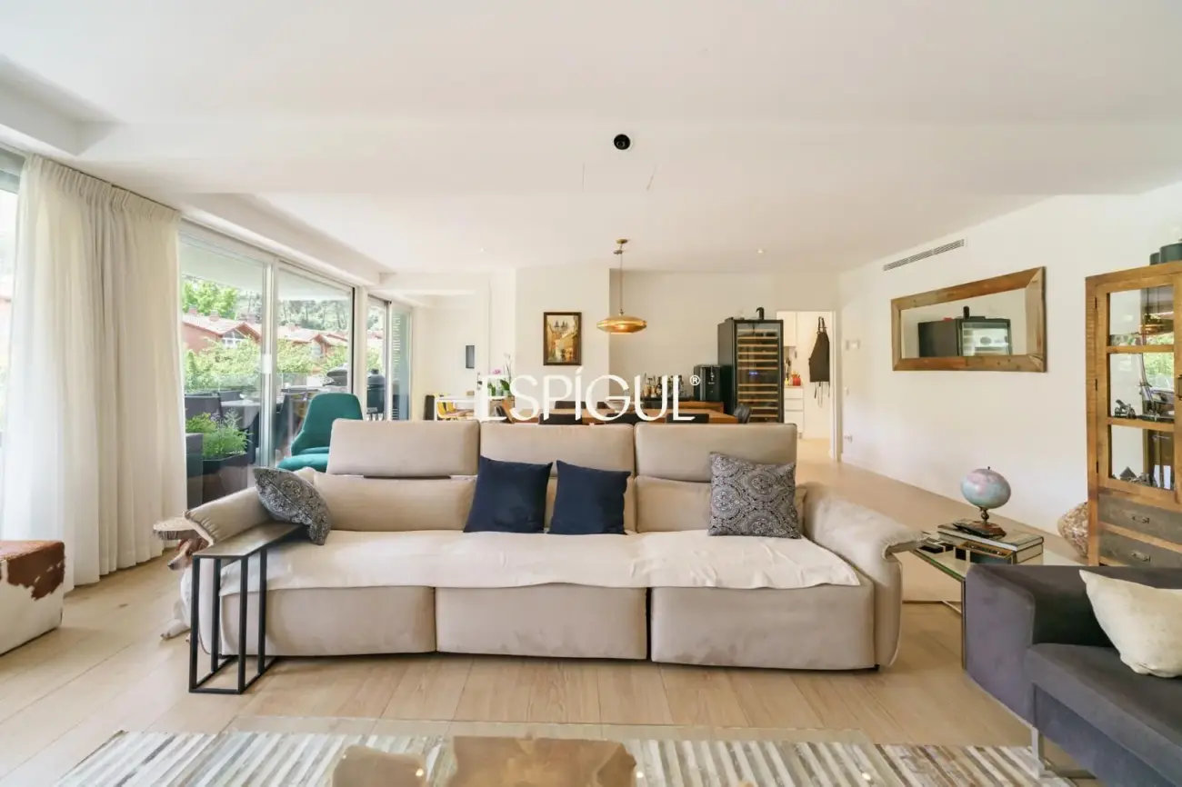 Piso premium en venta con terraza y piscina junto al Golf de Sant Cugat