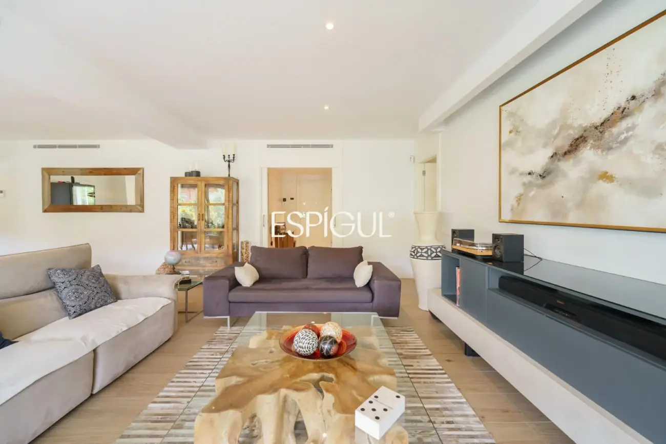 Piso premium en venta con terraza y piscina junto al Golf de Sant Cugat