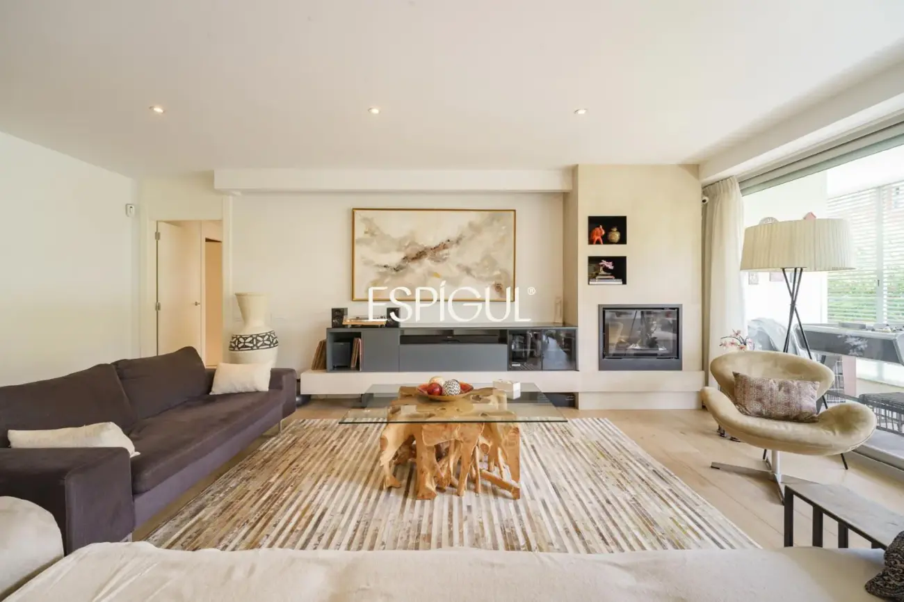 Piso premium en venta con terraza y piscina junto al Golf de Sant Cugat