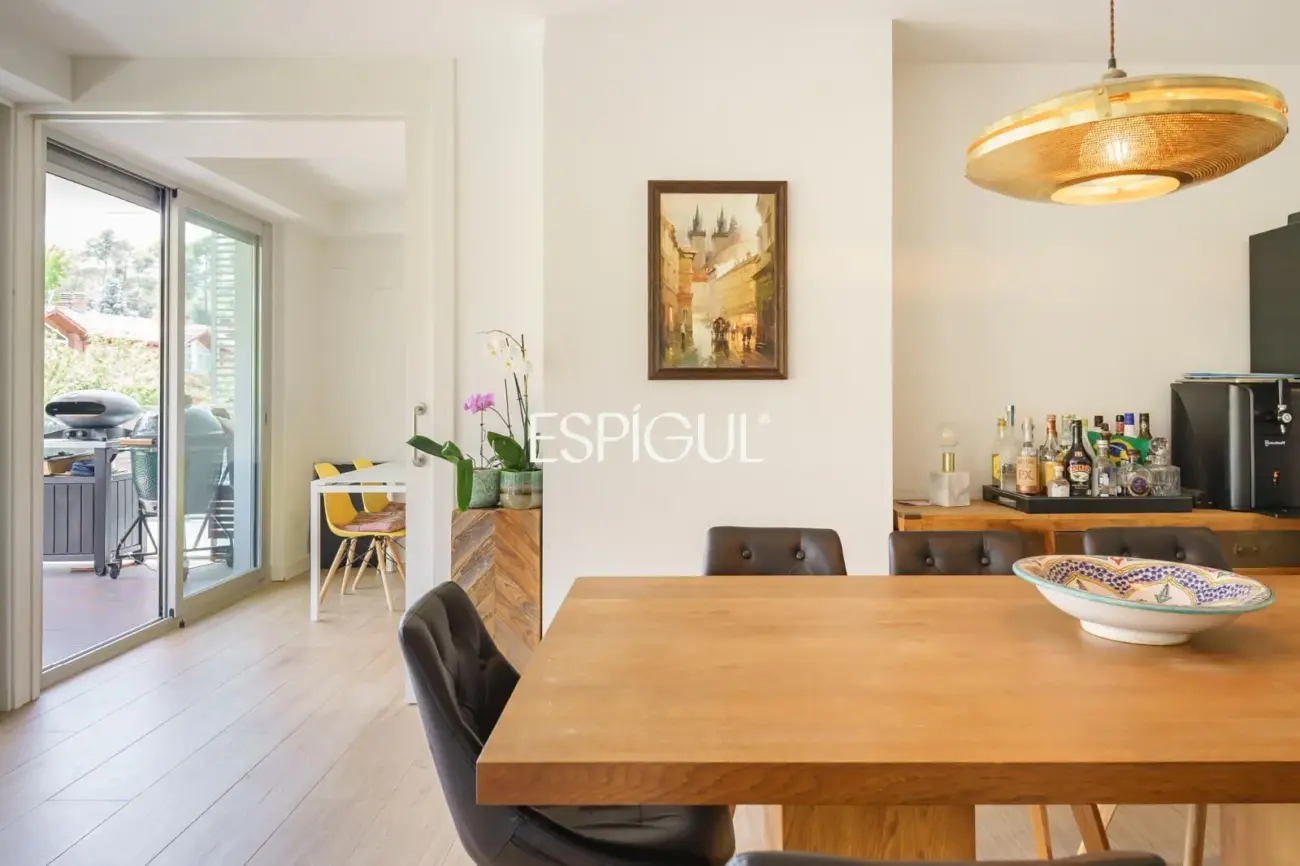 Piso premium en venta con terraza y piscina junto al Golf de Sant Cugat