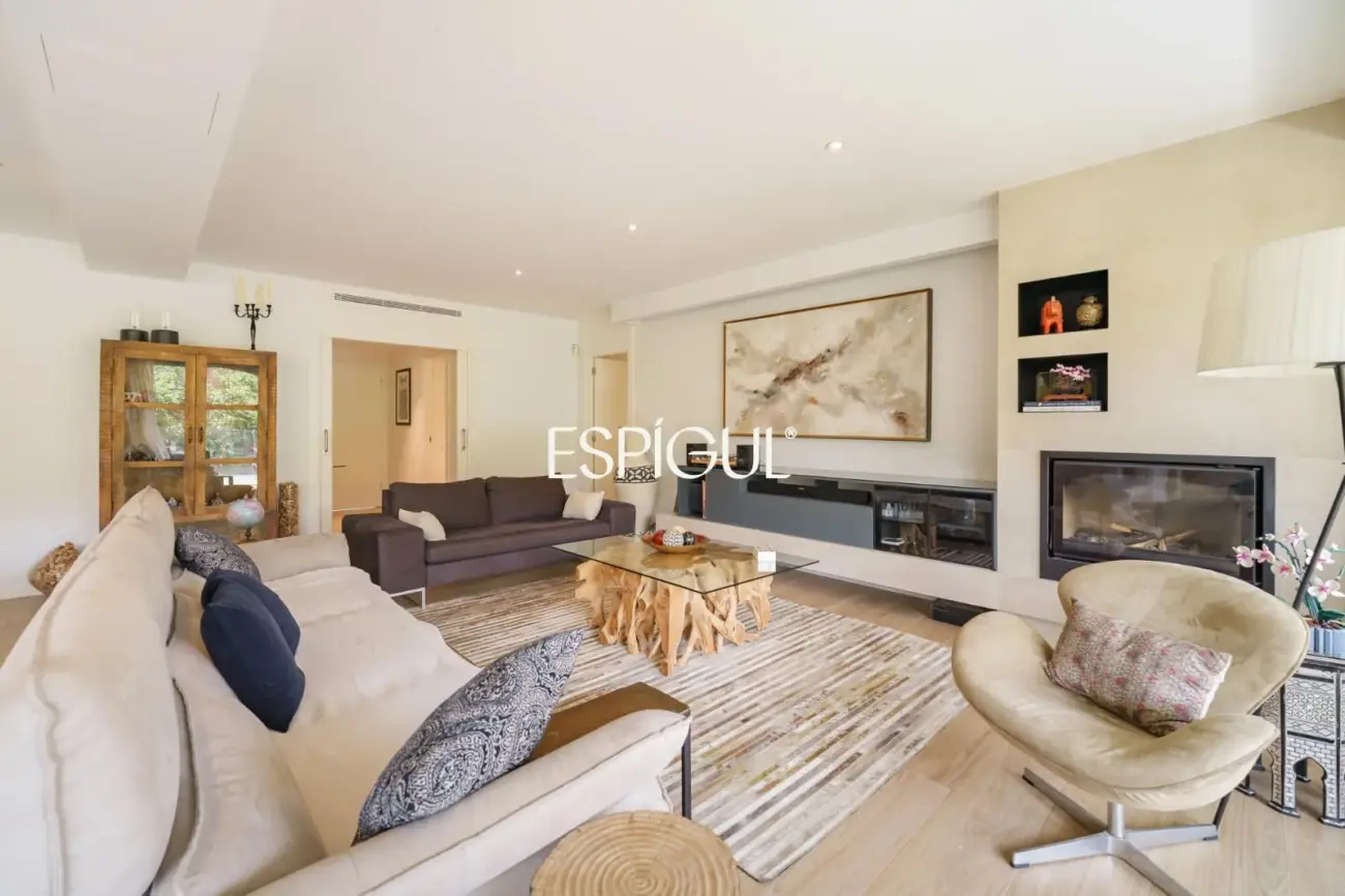 Piso premium en venta con terraza y piscina junto al Golf de Sant Cugat