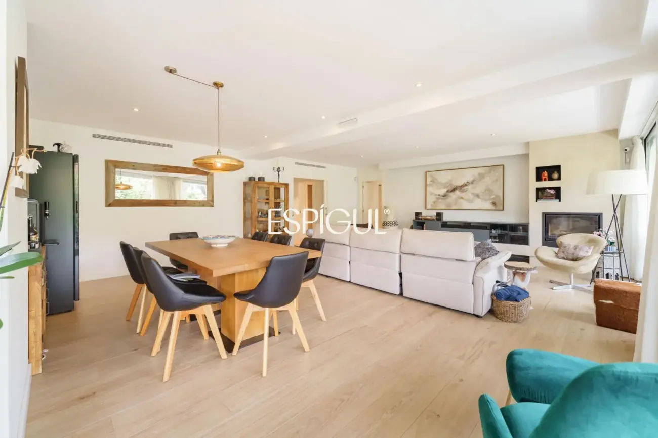 Piso premium en venta con terraza y piscina junto al Golf de Sant Cugat