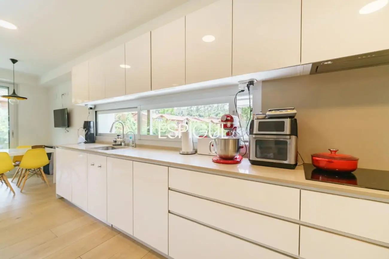 Piso premium en venta con terraza y piscina junto al Golf de Sant Cugat