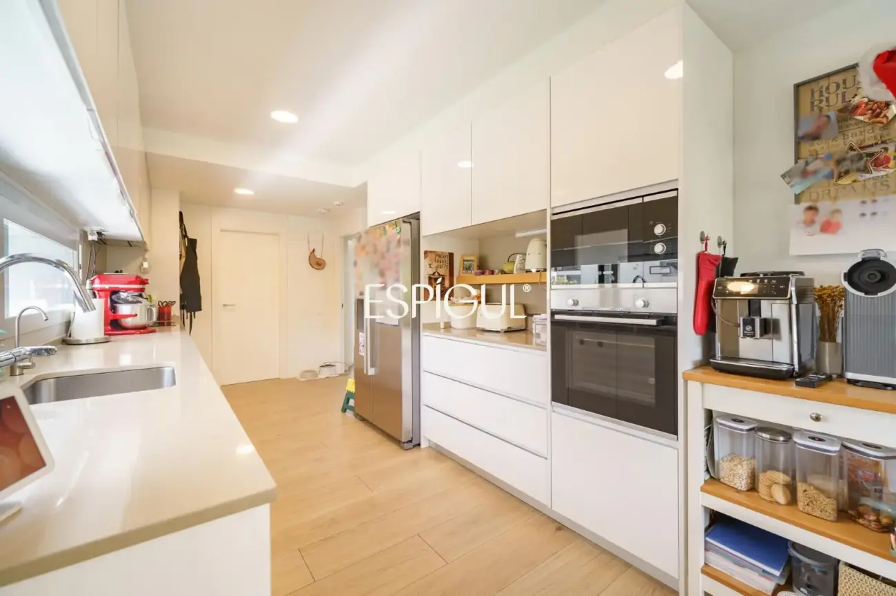 Piso premium en venta con terraza y piscina junto al Golf de Sant Cugat