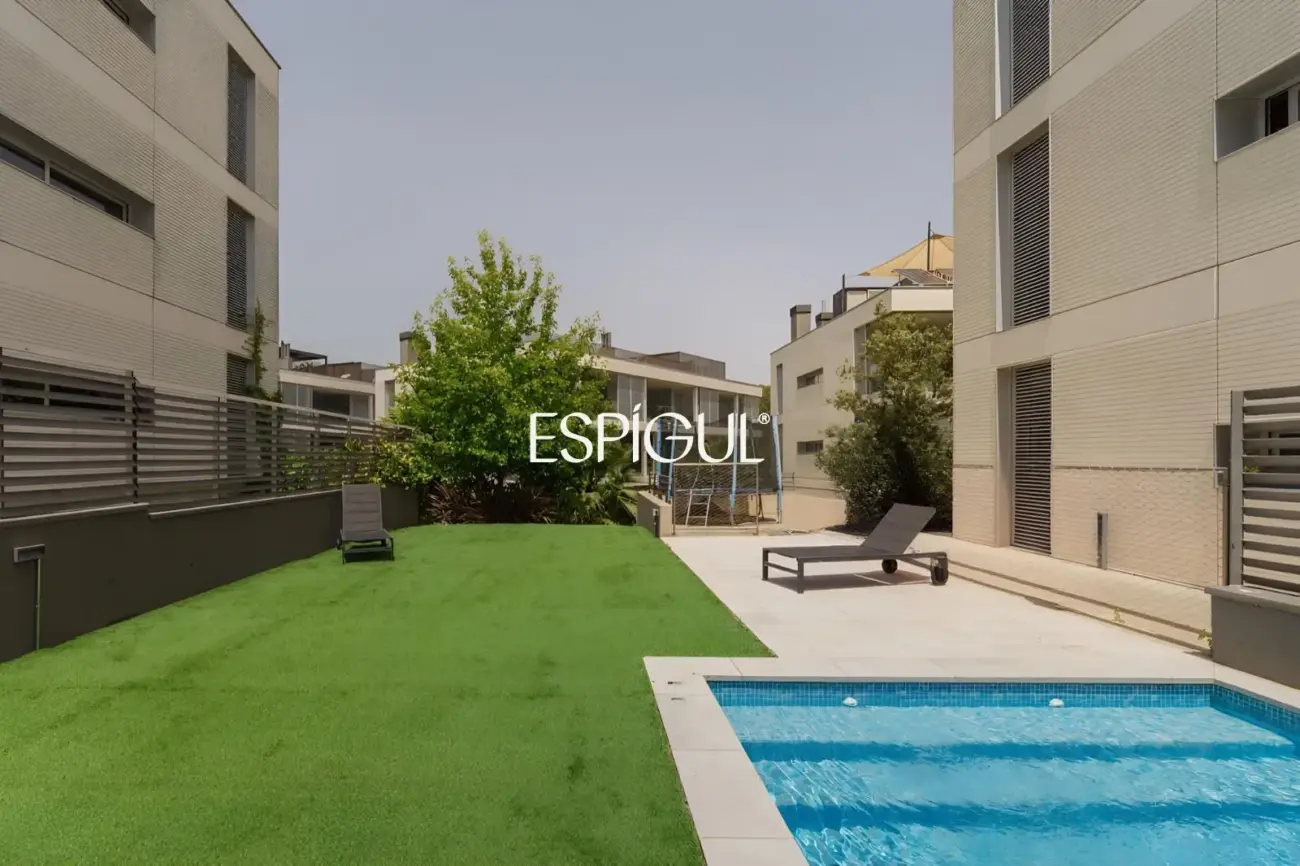 Piso premium en venta con terraza y piscina junto al Golf de Sant Cugat