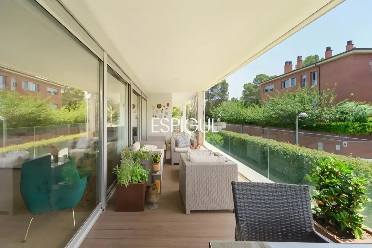 Piso premium en venta con terraza y piscina junto al Golf de Sant Cugat
