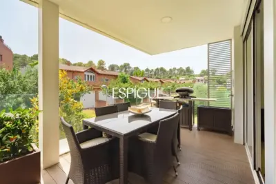 Piso premium en venta con terraza y piscina junto al Golf de Sant Cugat