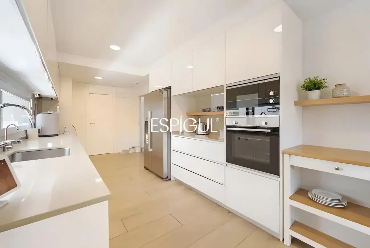 Piso premium en venta con terraza y piscina junto al Golf de Sant Cugat