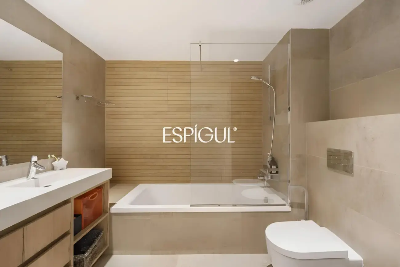 Piso premium en venta con terraza y piscina junto al Golf de Sant Cugat